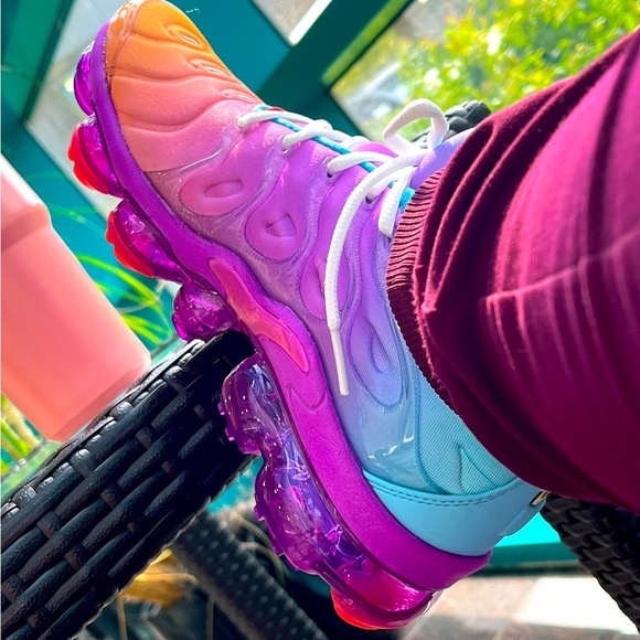 Women’s Nike Vapormax plus - Picture 1 of 2